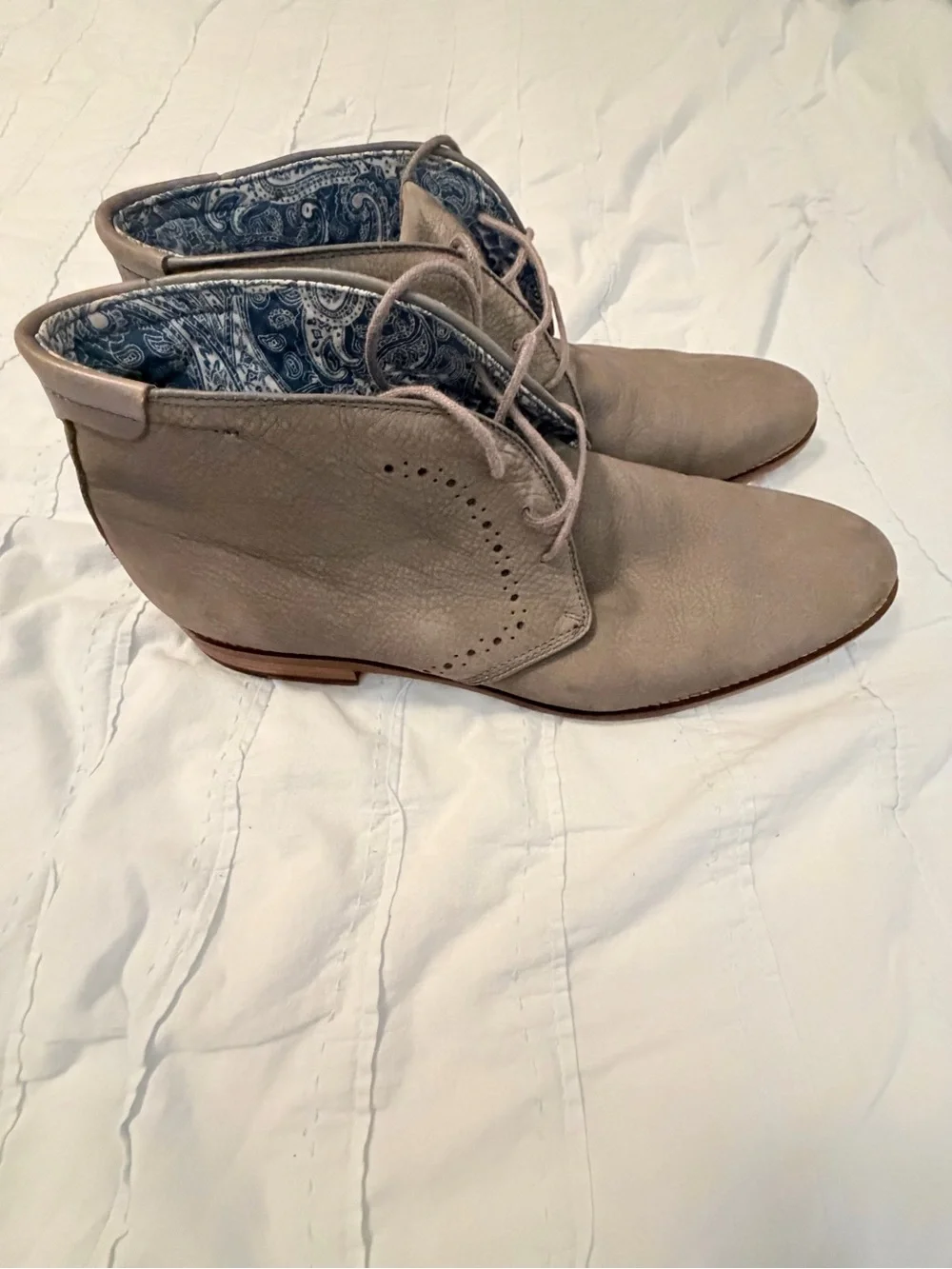 Johnston & Murphy Taupe Suede Chukka Boots